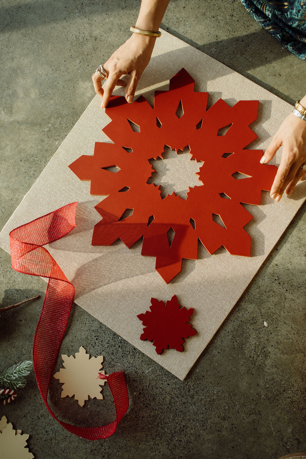 Kit Navideño: Mantel + Portavaso de Copo de Nieve