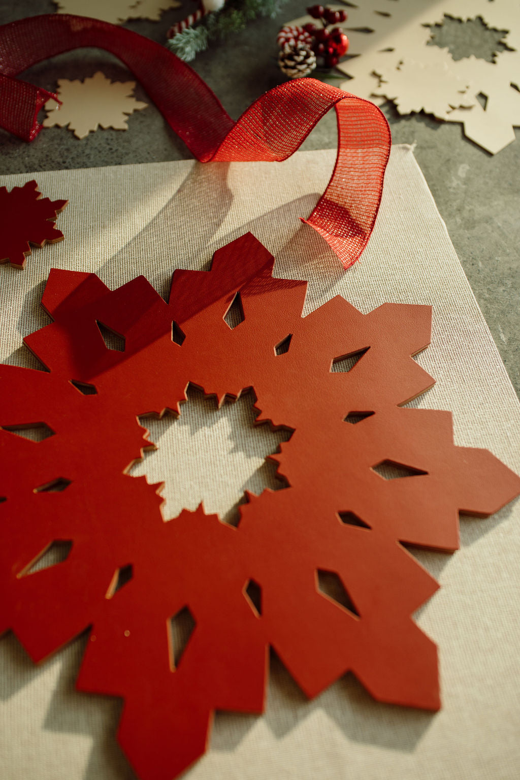 Kit Navideño: Mantel + Portavaso de Copo de Nieve